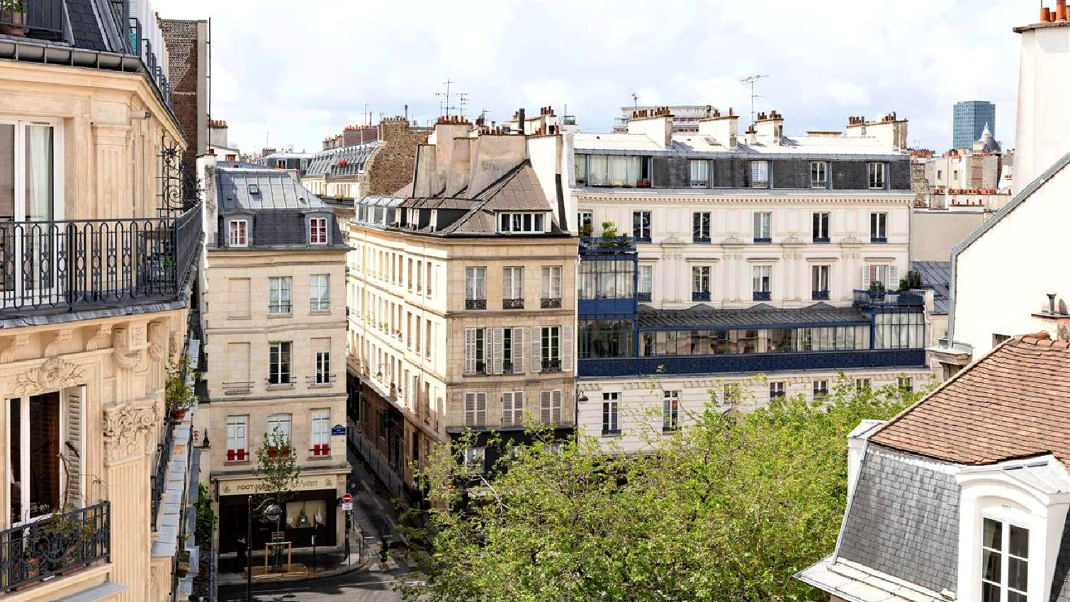 view from hotel speria a recommended hotel in paris for solo travelers