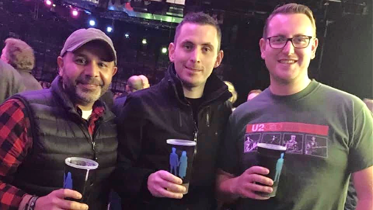 traveling alone, murray made friends in a pub