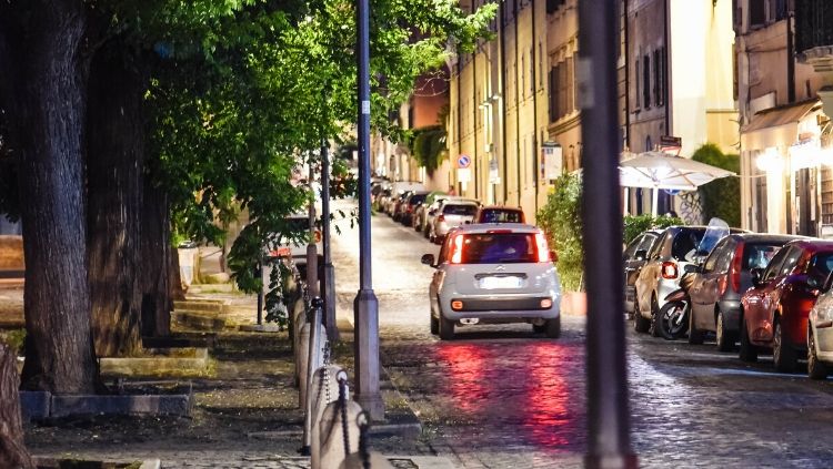 night safety for solo travelers