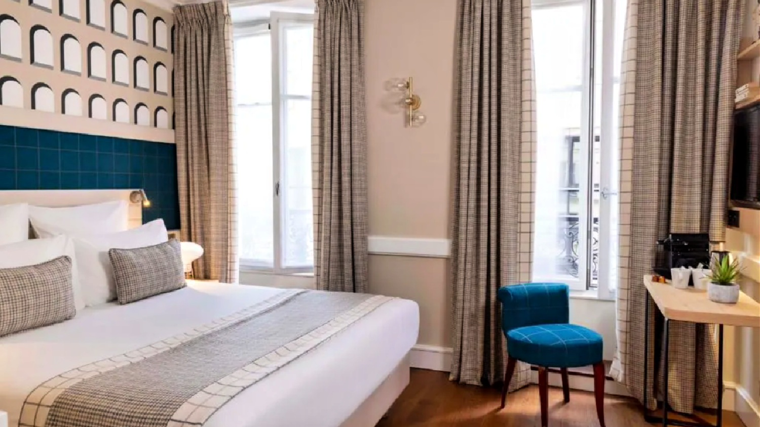 paris hotel sleeping belle