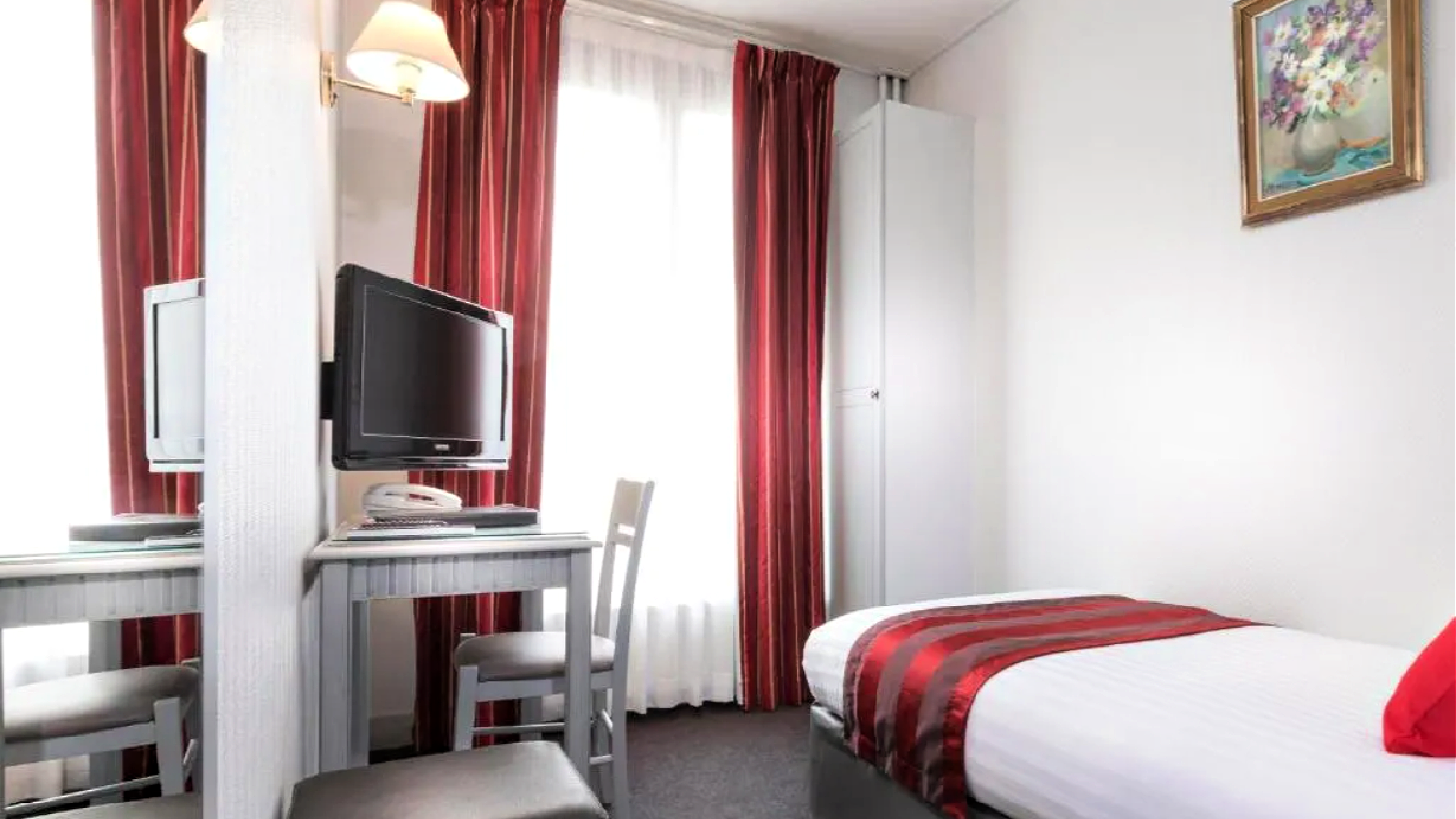a single hotel room in paris